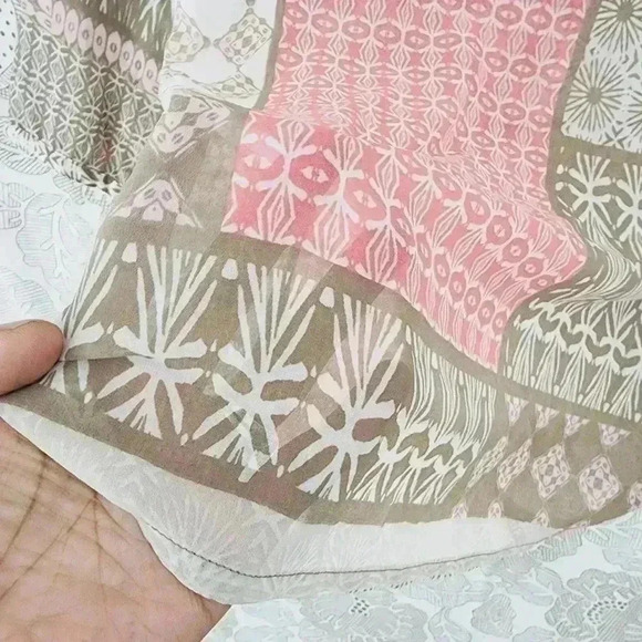 Chico's printed Women's Chiffon Blouse Keyhole Size 1/M - Picture 5 of 8